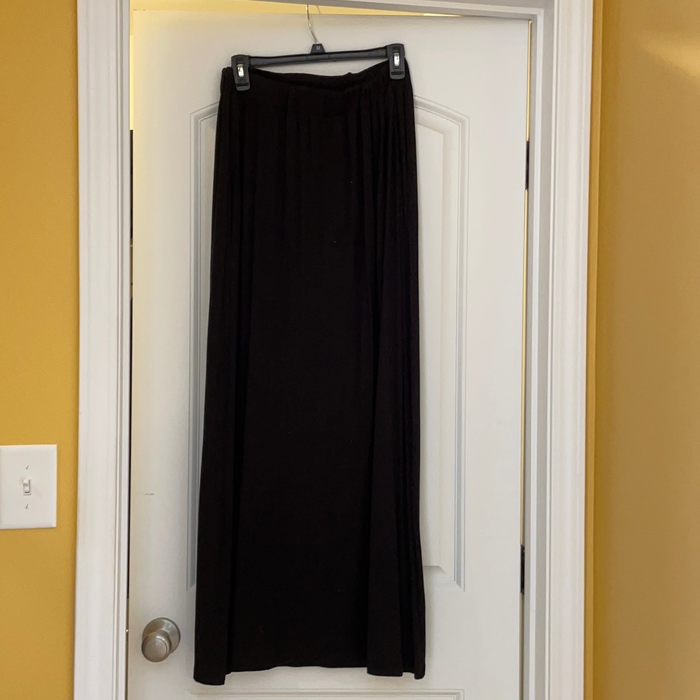 Black maxi skirt with pockets